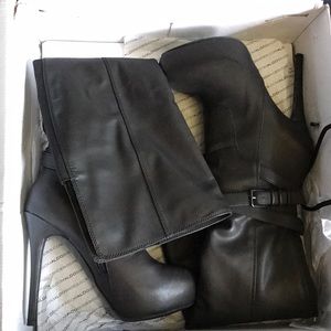 Aldo thigh high heels worn once very comfortable.